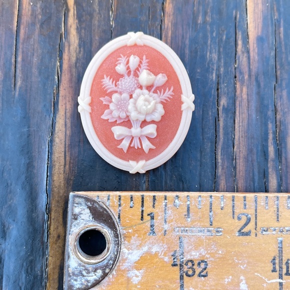 3/$30 💖 Gorgeous Vintage Avon Floral Brooch - Picture 4 of 4